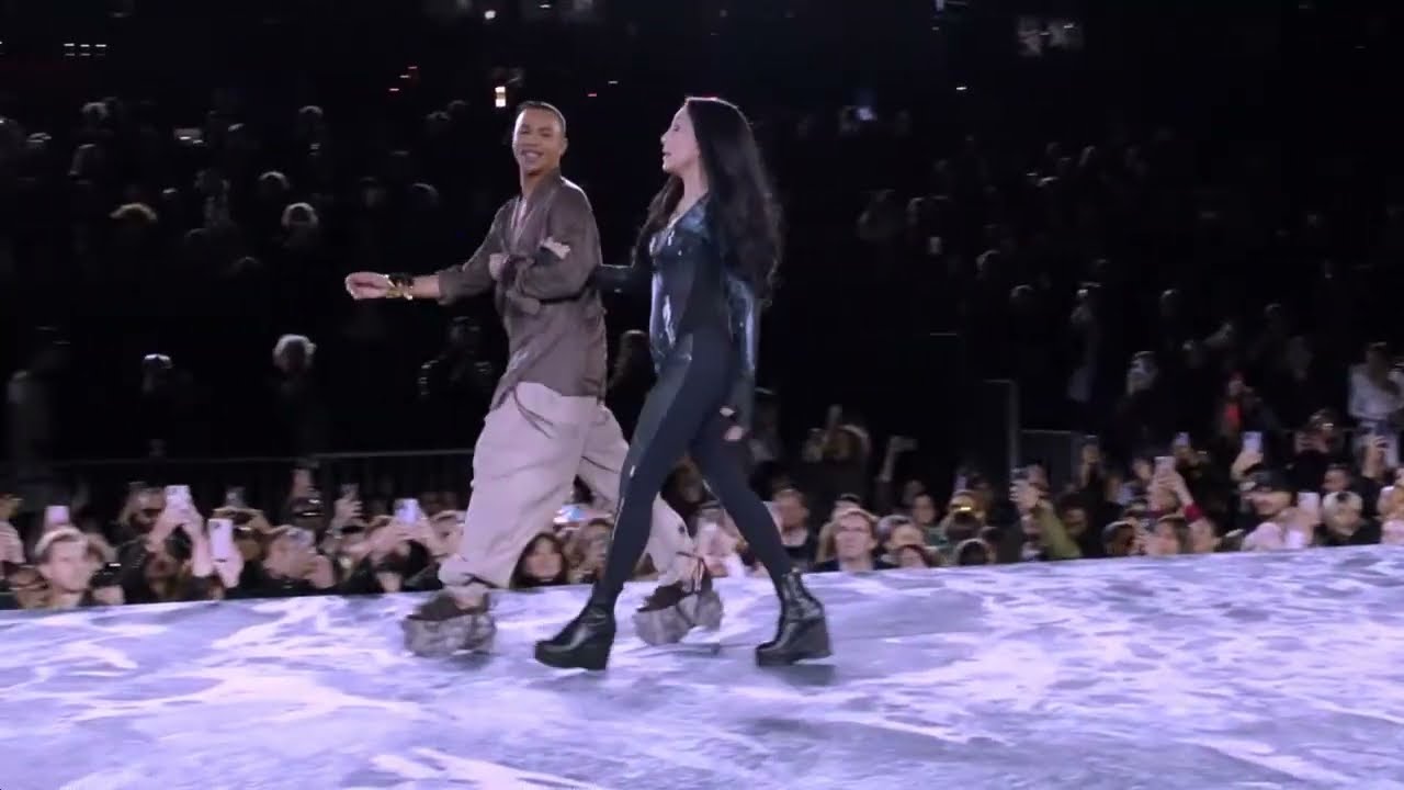 Cher défilé balmain printemps été 2023