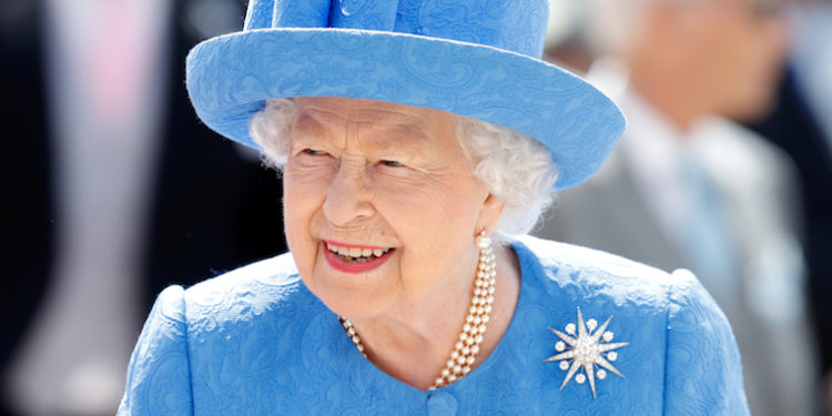 EPSOM, UNITED KINGDOM - JUNE 01: (EMBARGOED FOR PUBLICATION IN UK NEWSPAPERS UNTIL 24 HOURS AFTER CREATE DATE AND TIME) Queen Elizabeth II attends 'Derby Day' of the Investec Derby Festival at Epsom Racecourse on June 1, 2019 in Epsom, England. (Photo by Max Mumby/Indigo/Getty Images)