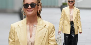 #OK! სტილის ინსპირაცია ეშლი რობერტსისგან! მომღერალი MM6 Maison Margiela-ს ქურთუკით!