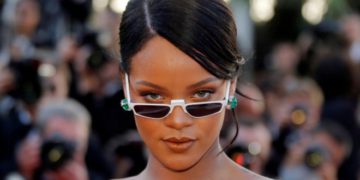 #OK! სეზონური სტილის ინსპირაცია რობინ რიანა ფენტისგან: ვარსკვლავმა Celine x Tyson Reeder-ის სამოსი მოირგო