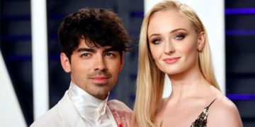 #OK! “ჯომ მითხრა, შენთან ყოფნას ვერ შევძლებ, სანამ საკუთარი თავი არ გეყვარებაო“ – სოფი ტერნერისა და ჯო ჯონასის სიყვარულის ისტორია