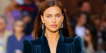 #OK! ირინა შეიკი Vivienne Westwood-ის 2021 წლის საშემოდგომო კოლექციის შარვალს Nour Hammour-ის ქურთუკს უხამებს