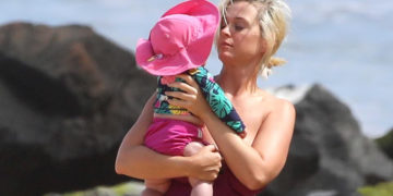 #OK! კეტი პერი ქალიშვილთან ერთად სანტა ბარბარაში ისვენებს: ვარსკვლავური დედა-შვილის უახლესი ფოტოები