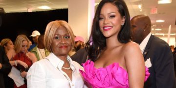 #OK! რიანა საკუთარი დედის 52-ე დაბადების დღის წვეულებაზე