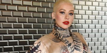 #OK! კრისტინა აგილერას იშვიათი გამოჩენა! მომღერლის მონოქრომული იმიჯი!