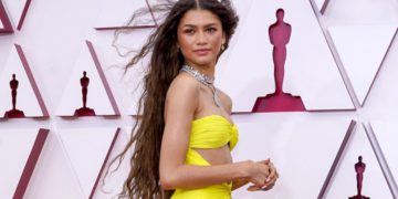 #OK! ზენდეია Valentino-ს ოტ კუტიურით ოსკარების 93-ე დაჯილდოების წითელ ხალიჩაზე