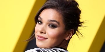 #OK! ჰეილი სტეინფილდი Versace-ს ძვირადღირებული ორეულით! მომღერალი ნიუ-იორკის ქუჩებში!