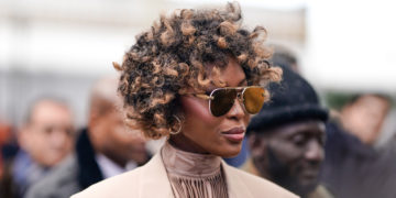 #OK! Burberry-ის მაღაზიაში საშოპინგოდ მიმავალი ნაომი კემპბელი: სუპერმოდელის ქუჩის სტილი