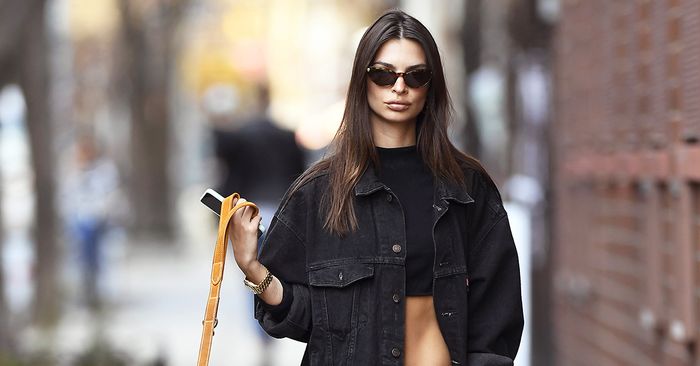 Emily Ratajkowski steps out walking her dog  after posting on her instagram that she is self-quarantine amid Coronavirus Pandemic in New York City

Pictured: Emily Ratajkowski
Ref: SPL5156575 130320 NON-EXCLUSIVE
Picture by: Elder Ordonez / SplashNews.com

Splash News and Pictures
Los Angeles: 310-821-2666
New York: 212-619-2666
London: +44 (0)20 7644 7656
Berlin: +49 175 3764 166
photodesk@splashnews.com

World Rights, No Portugal Rights