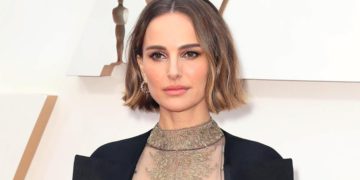 #OK! ნატალი პორტმანის ქუჩის სტილი: მსახიობი Zimmermann-ის ძვირადღირებული მაისურით!