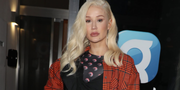 #OK! იგი აზალეას გლამურული იმიჯი! რეპერი პრესტიჟული რესტორნის დატოვებისას შენიშნეს!