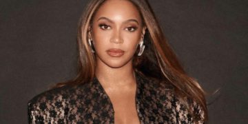 #OK! Beyonce-ს გლამურული იმიჯი: მომღერალი Charlotte Knowles-ის სამოსით!