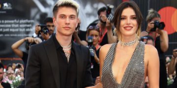 #OK! ბელა თორნი Balenciaga-ს 695 ფუნტის ღირებულების ფეხსაცმლით! მსახიობი დროს საქმროსთან ერთად ატარებს!