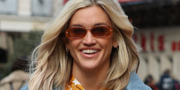 #OK! საზაფხულო სტილის ინსპირაცია ეშლი რობერტსისგან: მომღერალი Nasty Gal-ის კაბით!