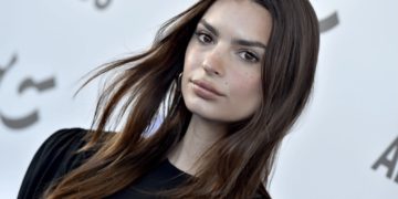 #OK! ემილი რატაკოვსკი Tribeca Festival-ზე! მოდელი Nensi Dojaka-ს კაბით!