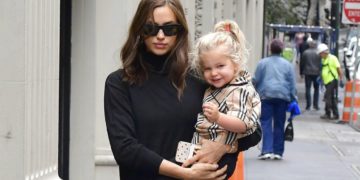 #OK! ირინა შეიკი და პატარა ლეა ნიუ-იორკის ქუჩებში: მოდელი Burberry-ს 1690 ფუნტის ღირებულების ჩანთით!