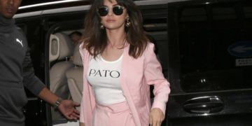 #OK! სელენა გომეზი H2O Fagerholt-ის ორეულით და Louis Vuitton-ის ჩანთით!მომღერლის მონოქრომული იმიჯი!