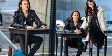 #OK! ჯარედ ლეტოსა და ენ ჰეთევეის უახლესი კადრები WeCrashed-ის გადაღებებიდან