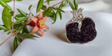 #OK! მსოფლიოში პირველი ღვინის სამკაული, რომელიც ქართველმა დიზაინერმა შექმნა