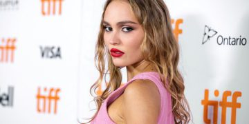 #OK! ლილი-როუზ დეპი ფილმ Silent Night-ის პრემიერაზე!