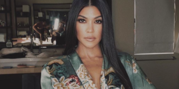 #OK კორტნი კარდაშიანის ვინტაჟური იმიჯი: ვარსკვლავი Dolce & Gabbana-ს სამოსით!