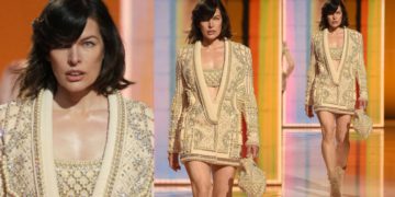 #OK! მილა იოვოვიჩი პოდიუმს დაუბრუნდა: 45 წლის ვარსკვლავი Balmain-ის საიუბილეო ჩვენებაზე