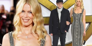 #OK! 51 წლის კლაუდის შიფერის იშვიათი გამოჩენა მეუღლესთან ერთად: წყვილი The King’s Man-ის პრემიერას დაესწრო