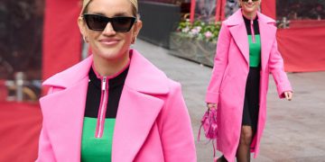 #OK! საოფისე სტილის ინსპირაცია ეშლი რობერტსისგან: ვარსკვლავმა Karen Millen-ის კაბა მოირგო