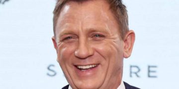 #OK! “შეწყვიტე სულელურად ფიქრი და ითამაშე” –  სახალისო მომენტები გადასაღებ მოედანზე, რომლებსაც დენიელ კრეიგი იხსენებს