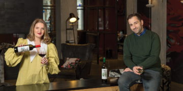 #OK! სალომე ბენიძისა და სანდრო ლორთქიფანიძის თხუთმეტწლიანი დაძველების მეგობრობა – საუბრები ჭიქა ღვინოსთან, „ამოსასთან“ ერთად