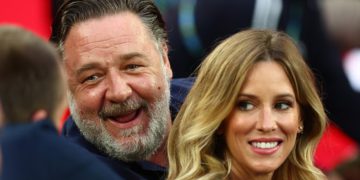 #OK! 57 წლის რასელ ქროუს იშვიათი გამოჩენა 31 წლის მეგობარ ქალთან, ბრიტნი თერიოტთან ერთად