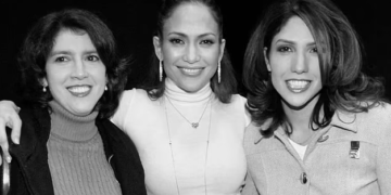 #OK! ჯენიფერ ლოპესი დებთან ერთად გადაღებულ ბევრისთვის აქამდე უცნობ ფოტოს აქვეყნებს