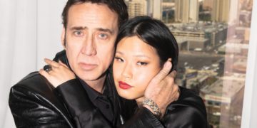 #OK! 58 წლის ნიკოლას ქეიჯი 27 წლის ორსულ მეუღლესთან რიკო შიბატასთან ერთად წითელ ხალიჩაზე გამოჩნდა