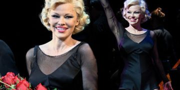 #OK! 54 წლის პამელა ანდერსონის დებიუტი ბროდვეის თეატრში