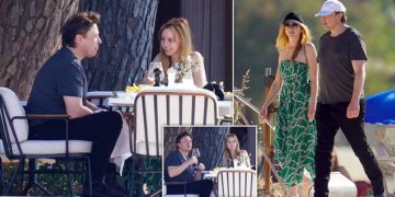 #OK! ვინ არის ილონ მასკის ახალი მეგობარი გოგონა – ვარსკვლავური წყვილის ექსკლუზიური პაპარაცული ფოტოები