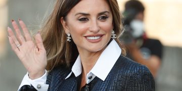 #OK! პენელოპა კრუზის მორიგი თვალისმომჭრელი გამოჩენა – 48 წლის წლის ვარსკვლავი En Los Margenes-ის ესპანურ კინოპრემიერაზე