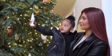 #OK! კაილი ჯენერის გრანდიოზული საახალწლო სამზადისი და გიგანტური ნაძვის ხე (ფოტოები)