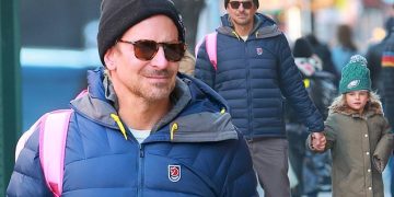 #OK! “ბრედლიმ პატარა ლეას სკოლაში მიაკითხა” – ვარსკვლავური მამა-შვილი გაკვეთილების შემდეგ ერთად სეირნობს