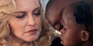 #OK! “დედობა საშინლად დამღლელია” – მადონამ აღიარა, რომ დღემდე ვერ გაუგია, როგორ იყოს “შესანიშნავი დედა”