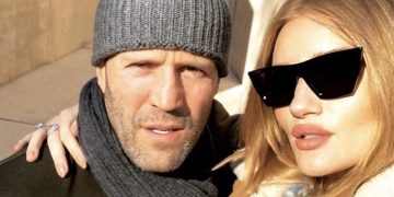 #OK! ჯეისონ სტეტჰემისა და როუზი ჰანტინგტონის ვარსკვლავური წყვილი ლონდონის ქუჩებში ელექტრო ველოსიპედით სეირნობს