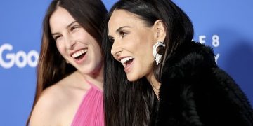 #OK! 60 წლის დემი მურის გამოჩენა 31 წლის ქალიშვილთან ერთად – ვარსკვლავური დედა-შვილი Fashion Trust US-ის დაჯილდოებას დაესწრო