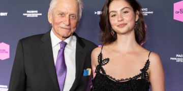 #OK! დიდი ხნის შემდეგ პირველად, მაიკლ დუგლასი საზოგადოებაში 22 წლის ქალიშვილთან ერთად გამოჩნდა