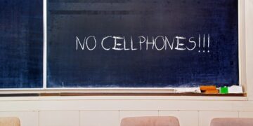#OK! გაკვეთილზე მობილური ტელეფონის გამოყენება პედაგოგებსაც აეკრძალებათ