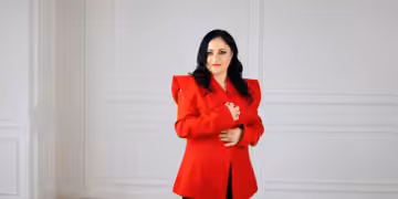OK! ბელა როგავა – ლიდერი, რომელიც განვითარებას ადამიანების გაძლიერებად აქცევს